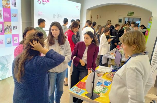 Boluntariotza azoka: konpromisoa eta elkartasuna irakasleen hasierako prestakuntzan